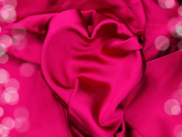 Material de cetim vermelho com conceito de amor de forma de coração — Fotografia de Stock