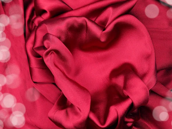Material de satén rojo con concepto de amor en forma de corazón — Foto de Stock