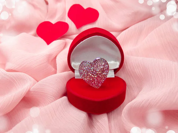 Anillo de joyería con forma de corazón concepto de amor —  Fotos de Stock
