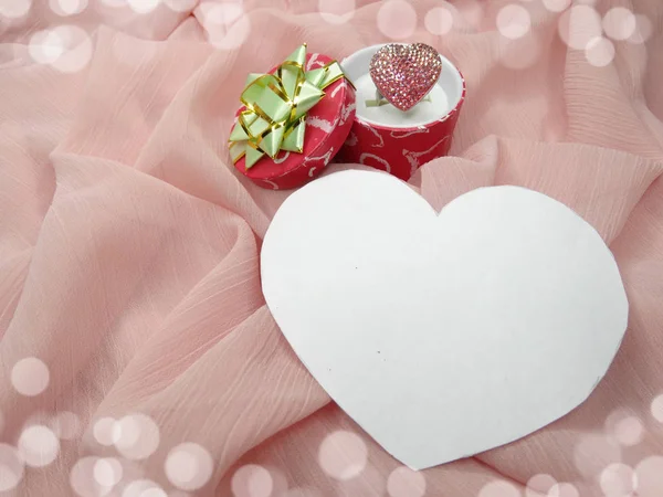 Anillo de joyería con forma de corazón concepto de amor —  Fotos de Stock