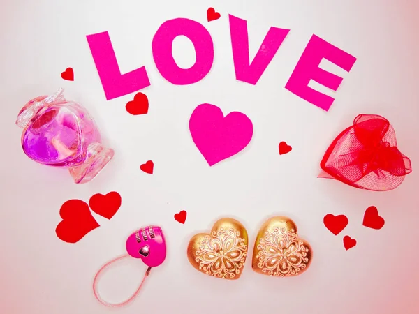 Aftelkalender voor Valentijnsdag samenstelling van geschenkdozen en harten — Stockfoto