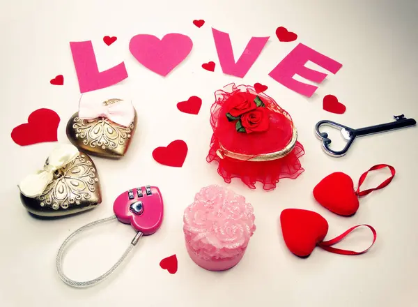 Ajándék dobozok és a szív Valentin-nap összetétele — Stock Fotó