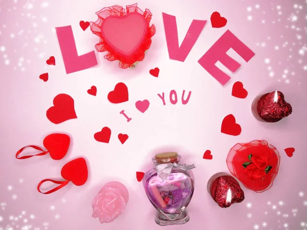 Composición del día de San Valentín de cajas de regalo y corazones —  Fotos de Stock