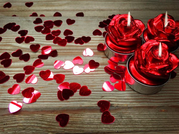 Corazón velas amor día de San Valentín sobre fondo de madera —  Fotos de Stock