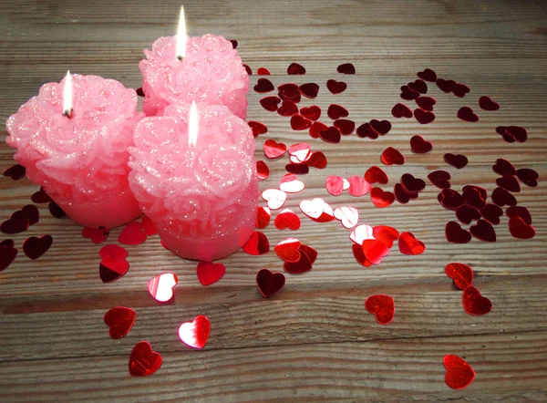 Corazón velas amor día de San Valentín sobre fondo de madera —  Fotos de Stock