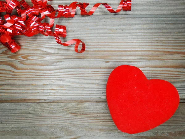 Szív szerelem Valentin nap a fából készült háttér — Stock Fotó