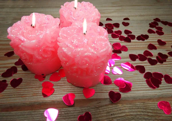 Corazón velas amor día de San Valentín sobre fondo de madera —  Fotos de Stock