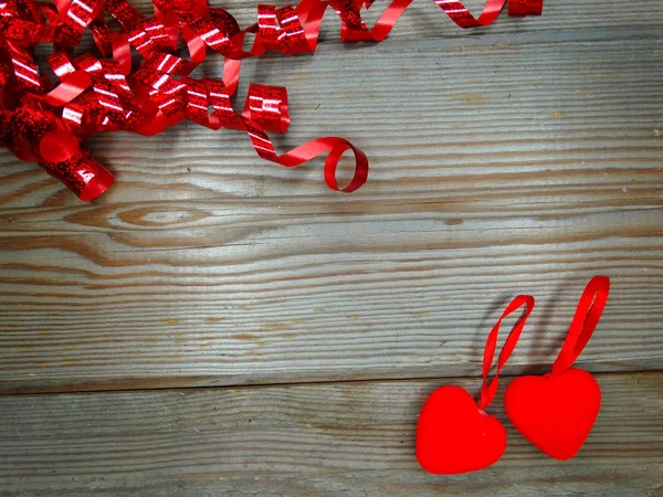 Twee harten love Valentijnsdag op houten achtergrond — Stockfoto