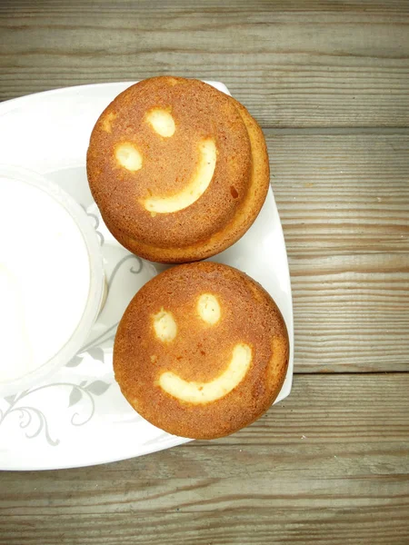 creative food cakes with funny smile face form