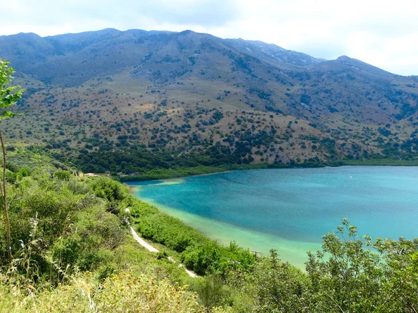 Góry jezioro krajobraz Kreta Grecja wyspa — Zdjęcie stockowe