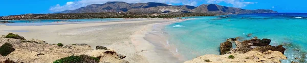 Panorama van strand met roze zand landschap zee Crete eiland Gree — Stockfoto