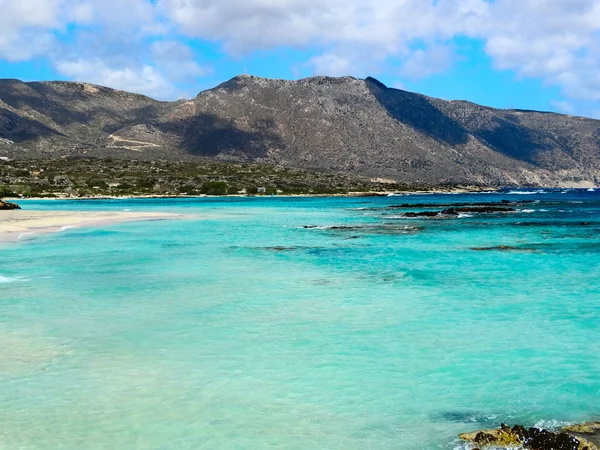 Plage avec sable rose paysage mer Crète île Grèce — Photo