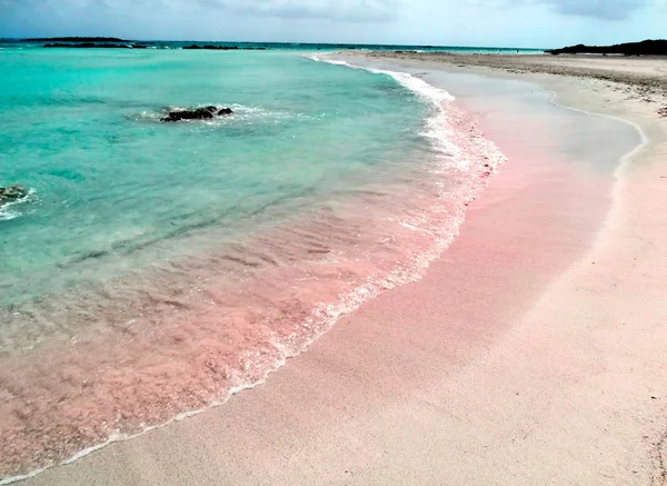Beach with pink sand landscape sea Crete island Greece — Stock Photo, Image