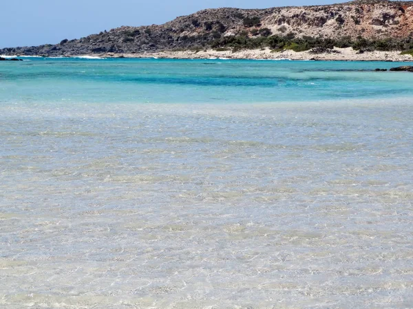 Plage avec sable rose paysage mer Crète île Grèce — Photo