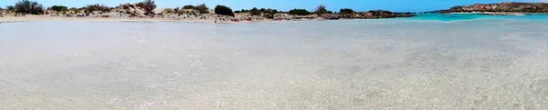 A Panorama beach, Crete island Gree rózsaszín homok táj kilátással — Stock Fotó