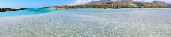 A Panorama beach, Crete island Gree rózsaszín homok táj kilátással — Stock Fotó
