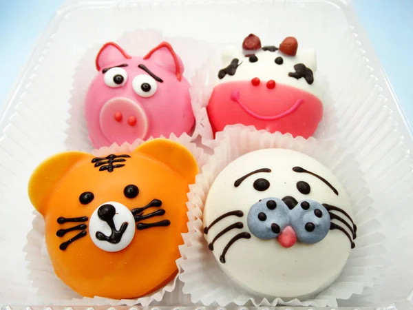 मुलासाठी सर्जनशील अन्न केक मजेदार प्राणी फॉर्म — स्टॉक फोटो, इमेज