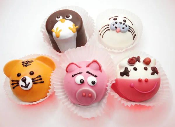創作料理子面白い動物の形のケーキ — ストック写真