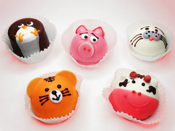 Δημιουργική τροφίμων κέικ για αστεία ζώα φόρμα για το παιδί — Φωτογραφία Αρχείου