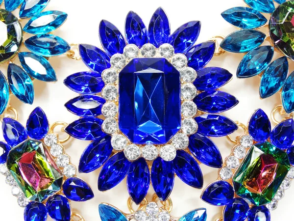 Schmuck mit hellen Kristallen Brosche Luxusmode — Stockfoto