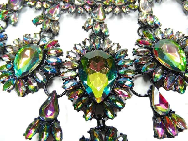 Украшения с яркими кристаллами ожерелье роскошь моды — стоковое фото