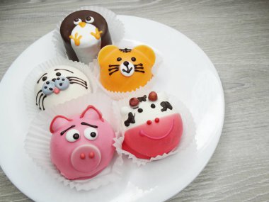 yaratıcı yiyecekler kek için çocuk komik hayvan formuna