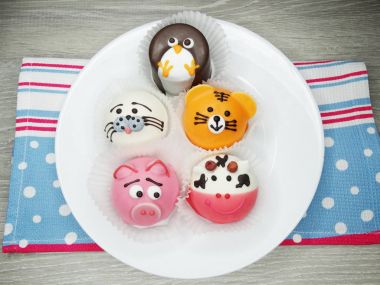 yaratıcı yiyecekler kek için çocuk komik hayvan formuna