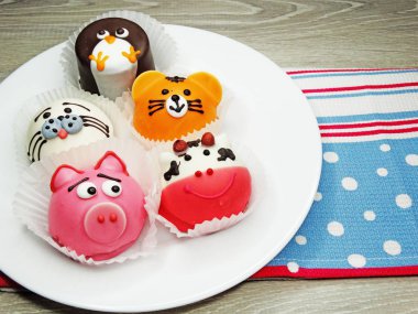 yaratıcı yiyecekler kek için çocuk komik hayvan formuna