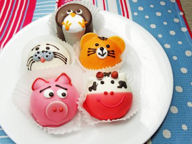 yaratıcı yiyecekler kek için çocuk komik hayvan formuna