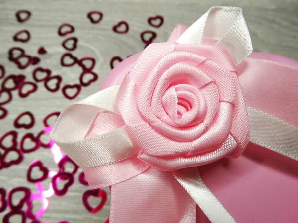 День святого Валентина композиция подарочные коробки и сердца — стоковое фото