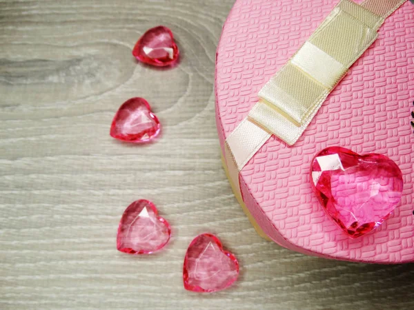 Valentin-napi ajándék doboz és a szív összetétele — Stock Fotó