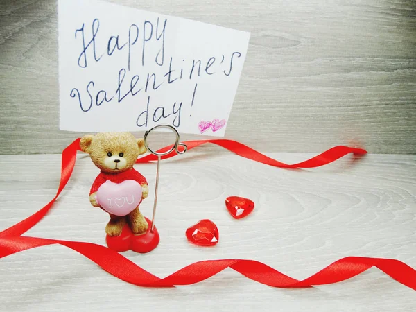 Valentine's day composition of greeting card teddy bear and hear — Stock Photo, Image