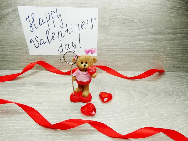 발렌타인 선물 상자 테 디 베어와 하트의 구성 — 스톡 사진