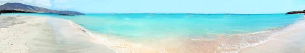 Panorama de praia com areia rosa paisagem mar Creta ilha Gree — Fotografia de Stock
