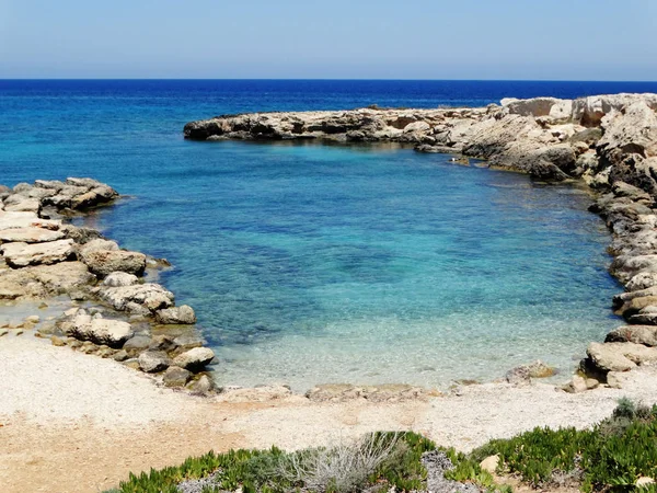 Пляжі узбережжя краєвид Середземного моря острова Кіпр — стокове фото