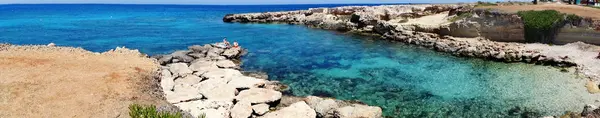 Panorama praia costa paisagem Mediterrâneo mar Chipre ilha — Fotografia de Stock