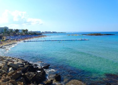 plaj sahil peyzaj Akdeniz deniz Kıbrıs Adası 