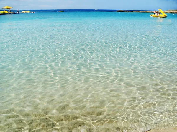 Praia costa paisagem Mediterrâneo mar Chipre ilha — Fotografia de Stock