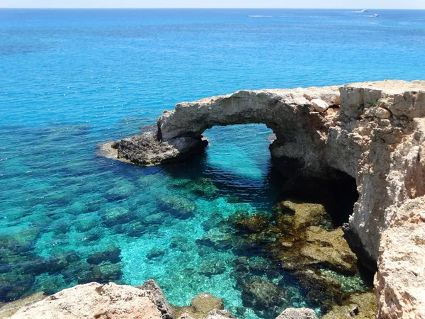 kayalık sahil peyzaj Akdeniz deniz Kıbrıs Adası 