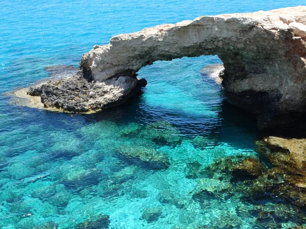 kayalık sahil peyzaj Akdeniz deniz Kıbrıs Adası 