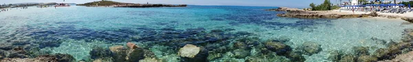 Panorama playa costa paisaje mar mediterráneo Chipre isla —  Fotos de Stock