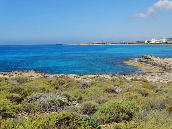 Playa costa paisaje mar mediterráneo Chipre isla — Foto de Stock