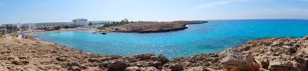 Panorama praia costa paisagem Mediterrâneo mar Chipre ilha — Fotografia de Stock