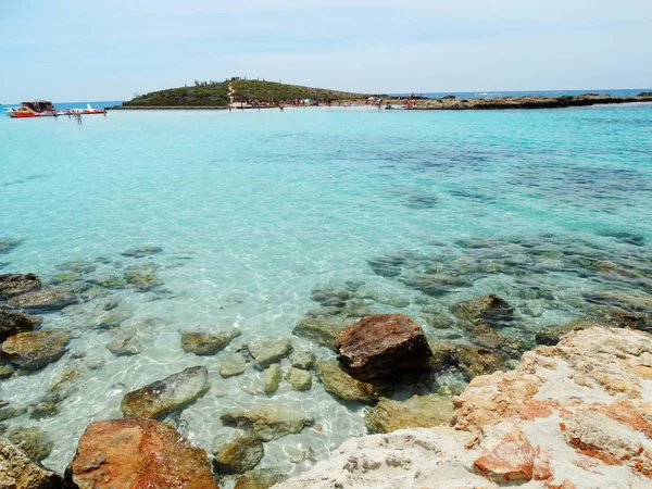 Plaży krajobraz wybrzeża Morza Śródziemnego wyspie Cypr — Zdjęcie stockowe