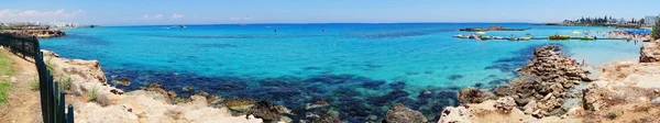 Panorama playa costa paisaje mar mediterráneo Chipre isla — Foto de Stock