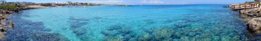 Panorama plaj sahil peyzaj Akdeniz deniz Kıbrıs Adası 