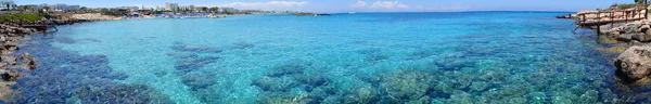 Панорама пляжі узбережжя краєвид Середземного моря Кіпр острів — стокове фото