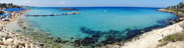 Panorama plaj sahil peyzaj Akdeniz deniz Kıbrıs Adası 