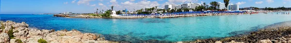 Panorama beach partján fekvő Földközi-tengerre Ciprus-sziget — Stock Fotó