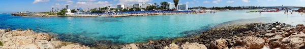 Panorama playa costa paisaje mar mediterráneo Chipre isla — Foto de Stock